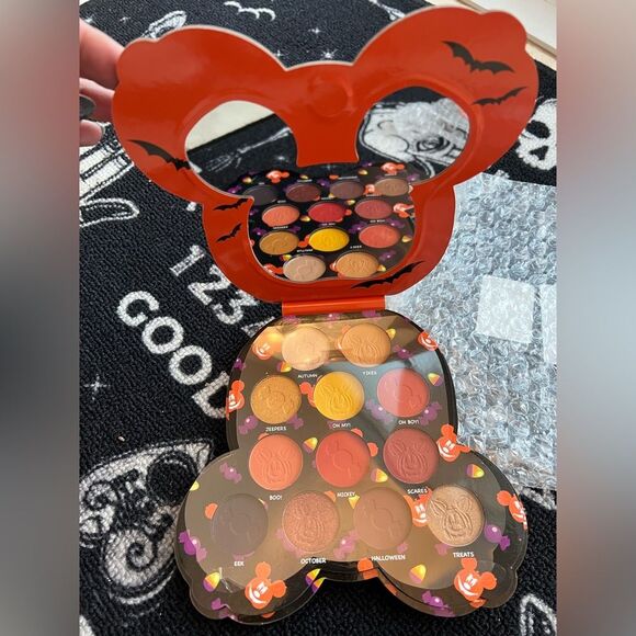 Disney Halloween Mickey Mouse Pumpkin Eyeshadow & Highlighter Palette NEW 🎃 - Picture 10 of 10